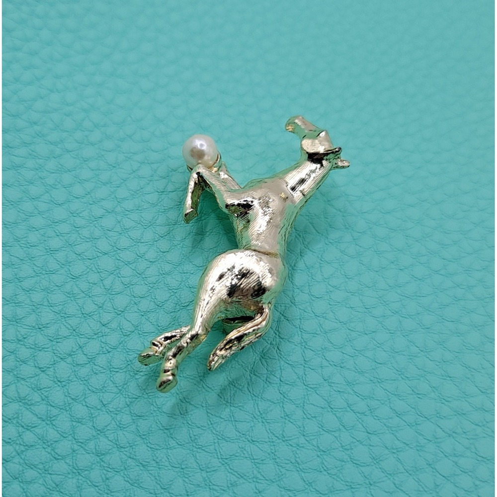 Vintage Horse Brooch Light Goldtone Mid Century Filly with Pearl - Picture 5 of 9